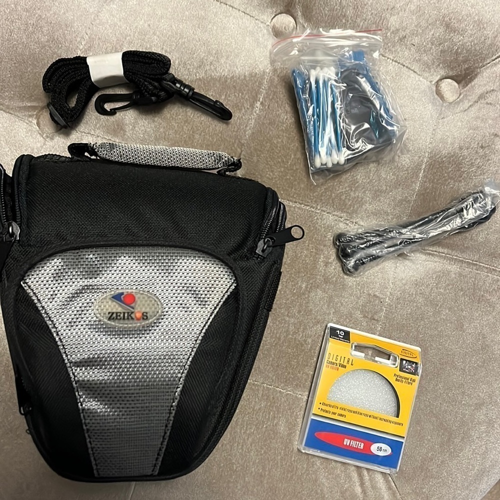 Zeikos 5 piece Digital camera bag, tripod and accessories, new